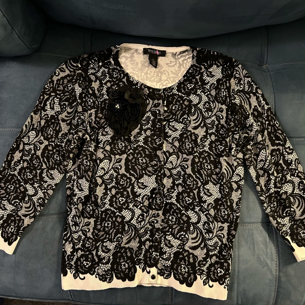 White House Black Market Sweater 🤍🖤